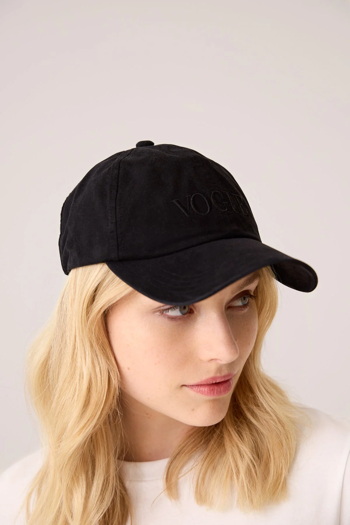 VOGUE Cap Black Embroidered Logo - Image 3