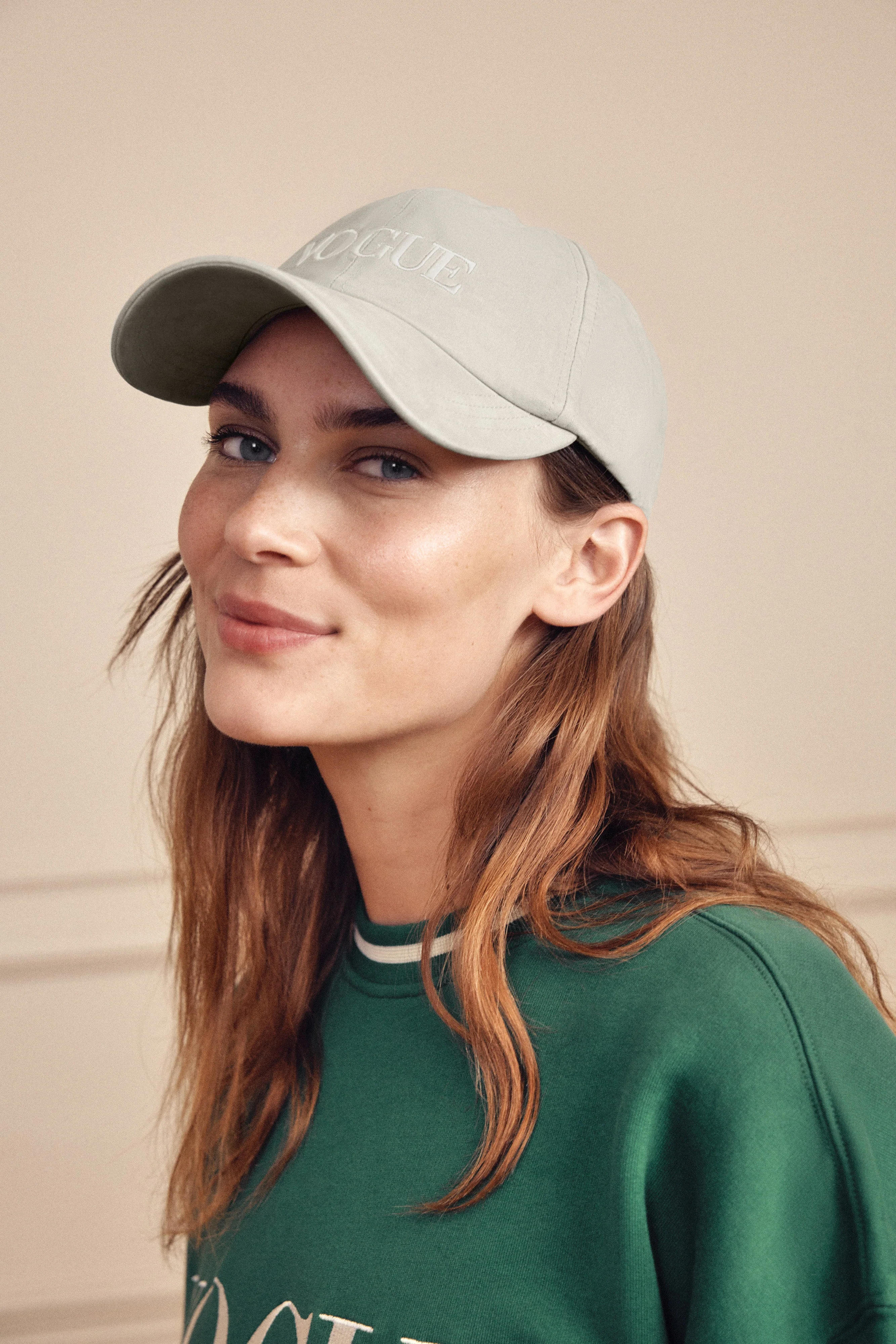 VOGUE Cap Chateau Gray Embroidered Logo - Image 5