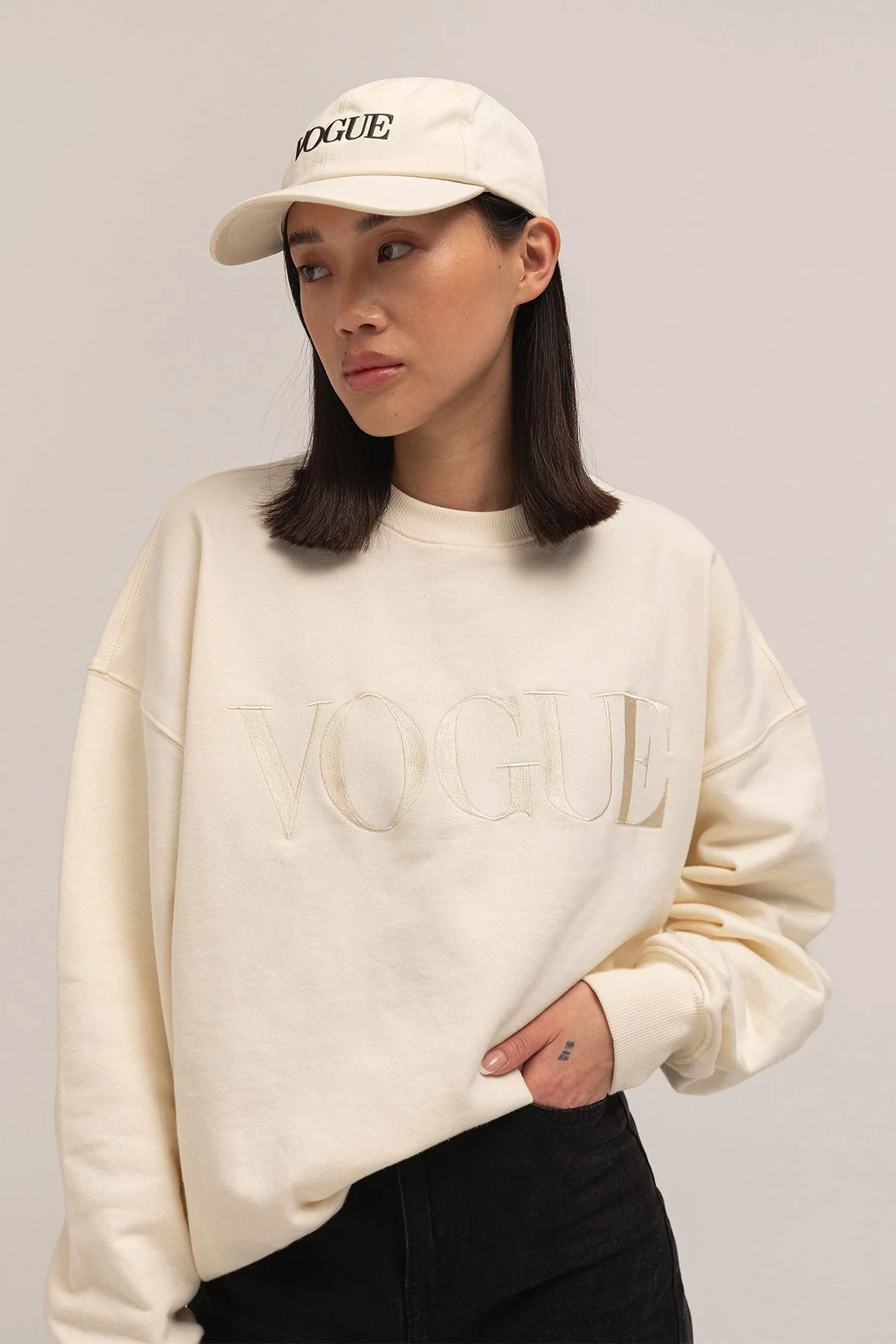 VOGUE Cap Cream Embroidered Logo - Image 5