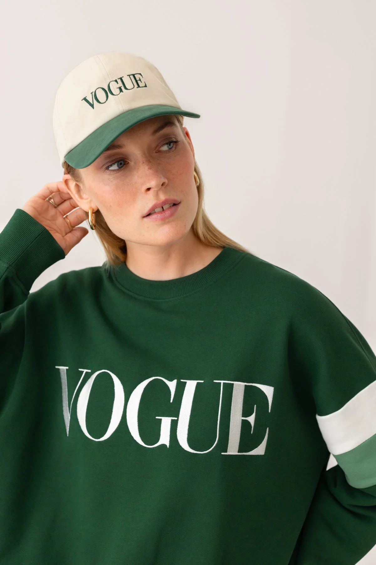 VOGUE Cap Ecru Embroidered Green Logo - Image 3