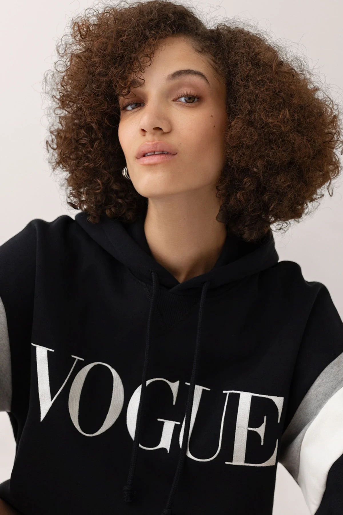 VOGUE Hoodie Black Contrast Details - Image 3