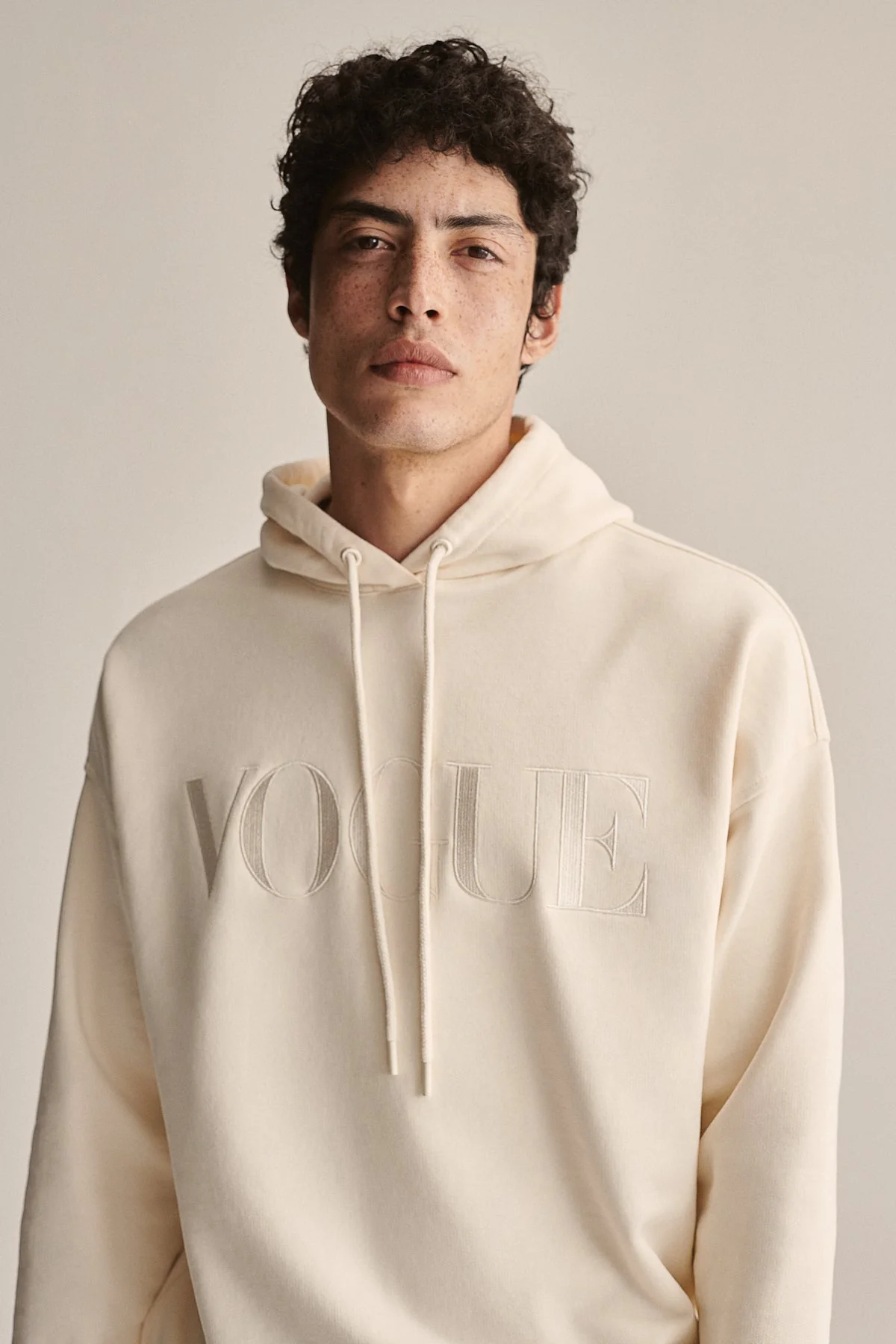 VOGUE Hoodie Cream Tonal Embroidered Logo - Image 5