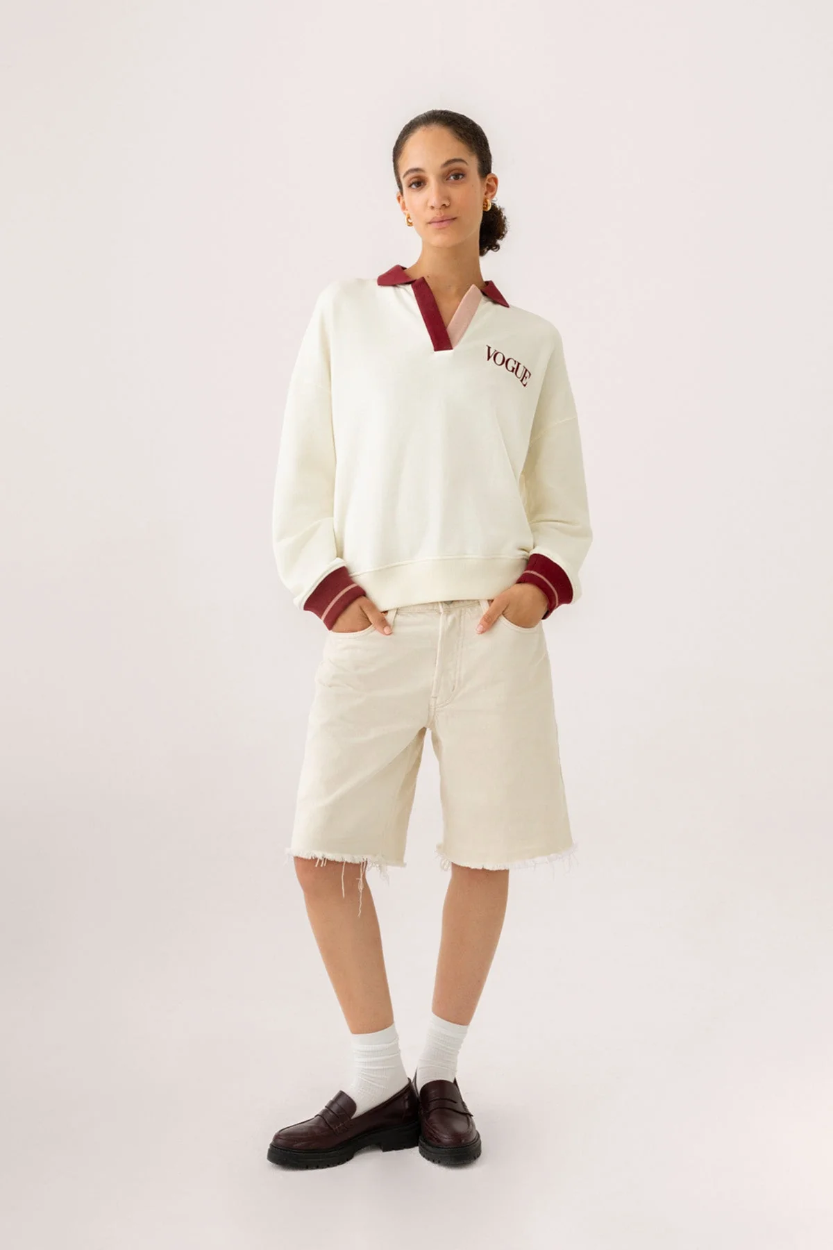VOGUE Polo Sweatshirt Cream Contrast Bordeaux Collar - Image 4