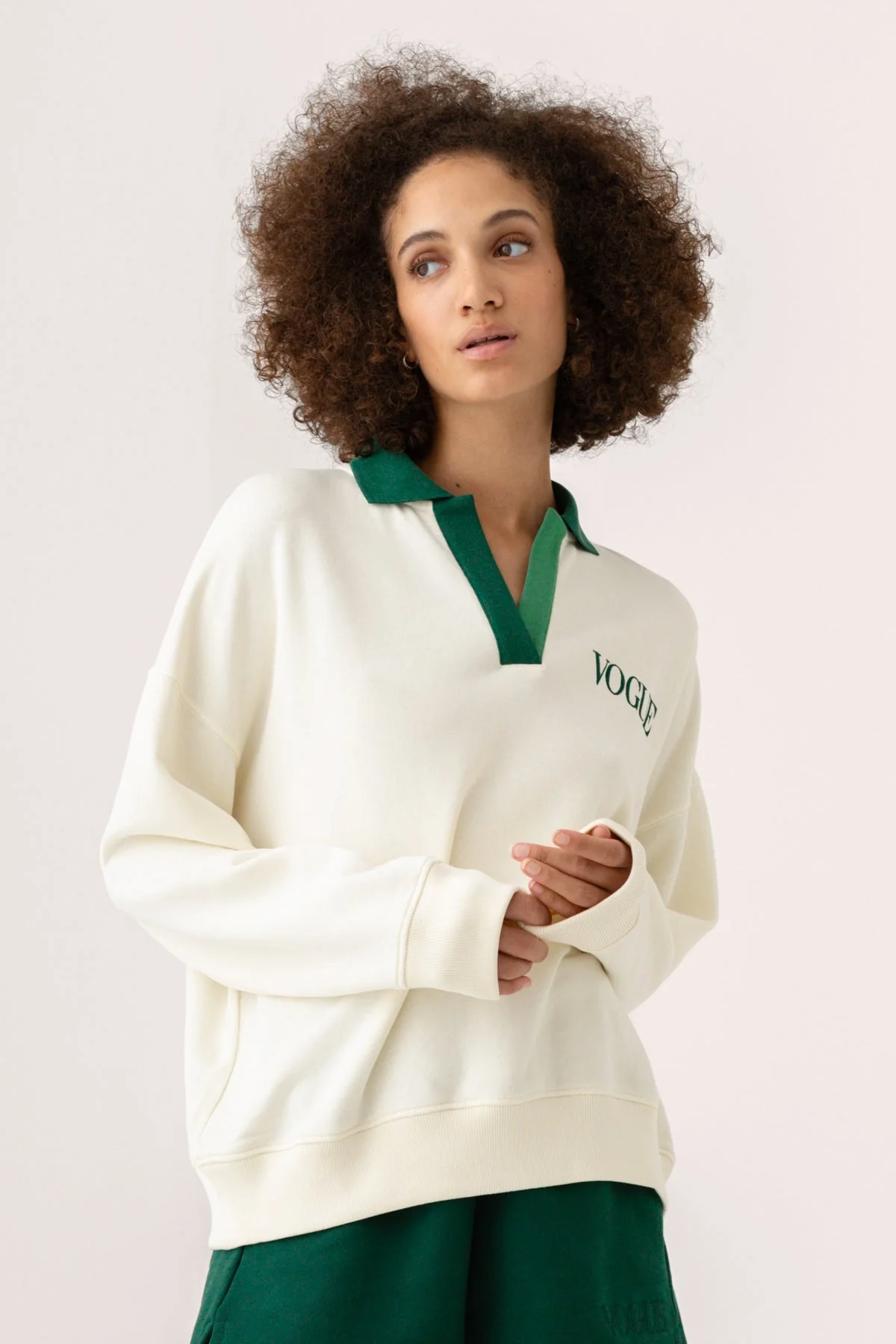 VOGUE Polo Sweatshirt Cream Contrast Green Collar - Image 3