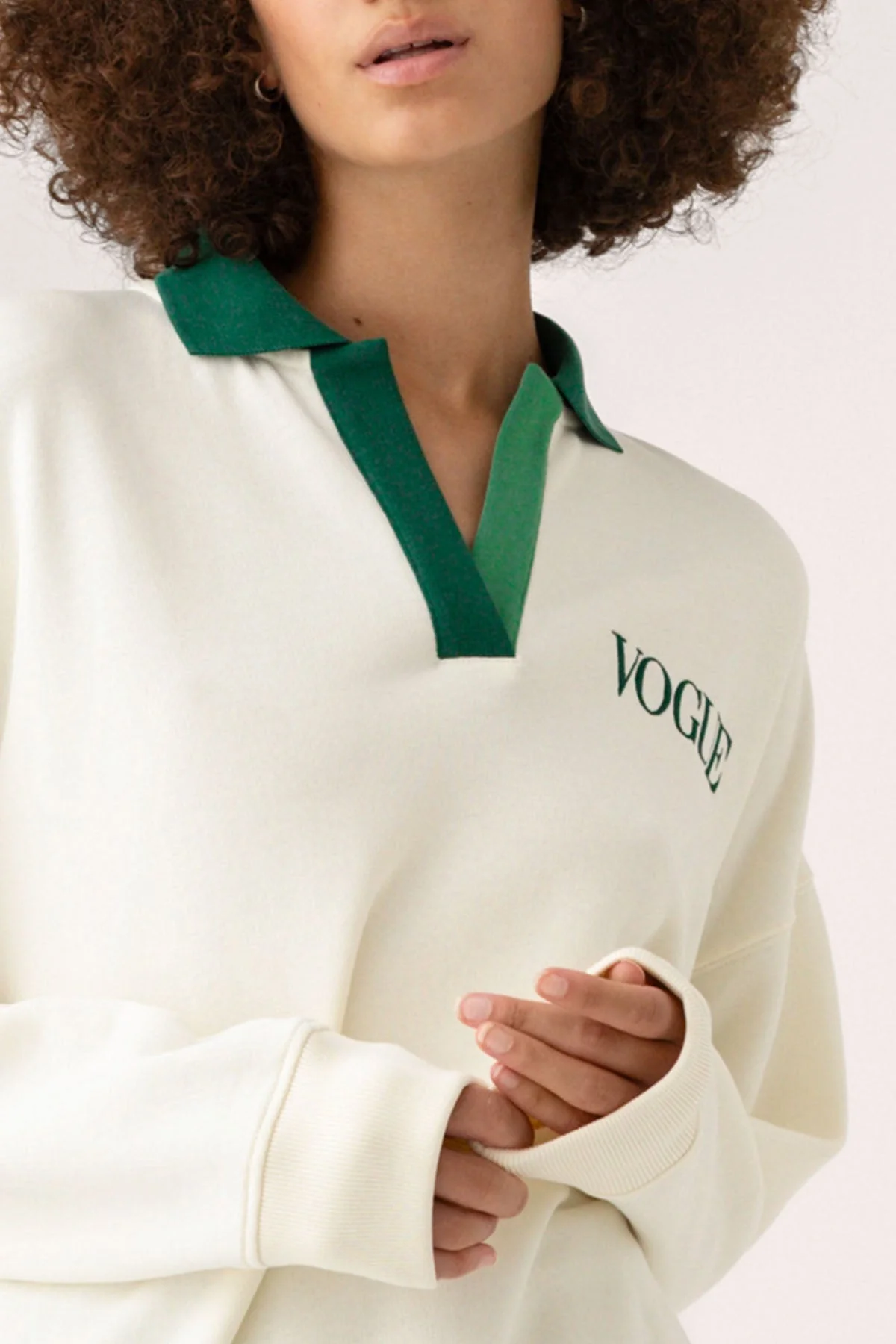 VOGUE Polo Sweatshirt Cream Contrast Green Collar - Image 4