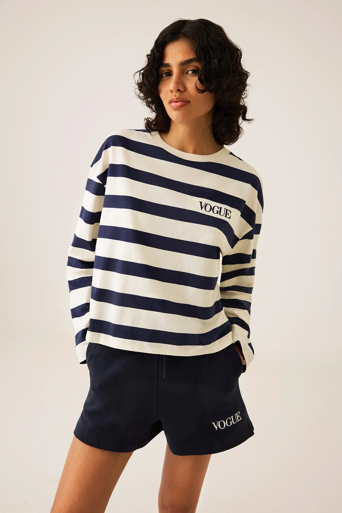 VOGUE Shorts Navy Embroidered Logo - Image 3