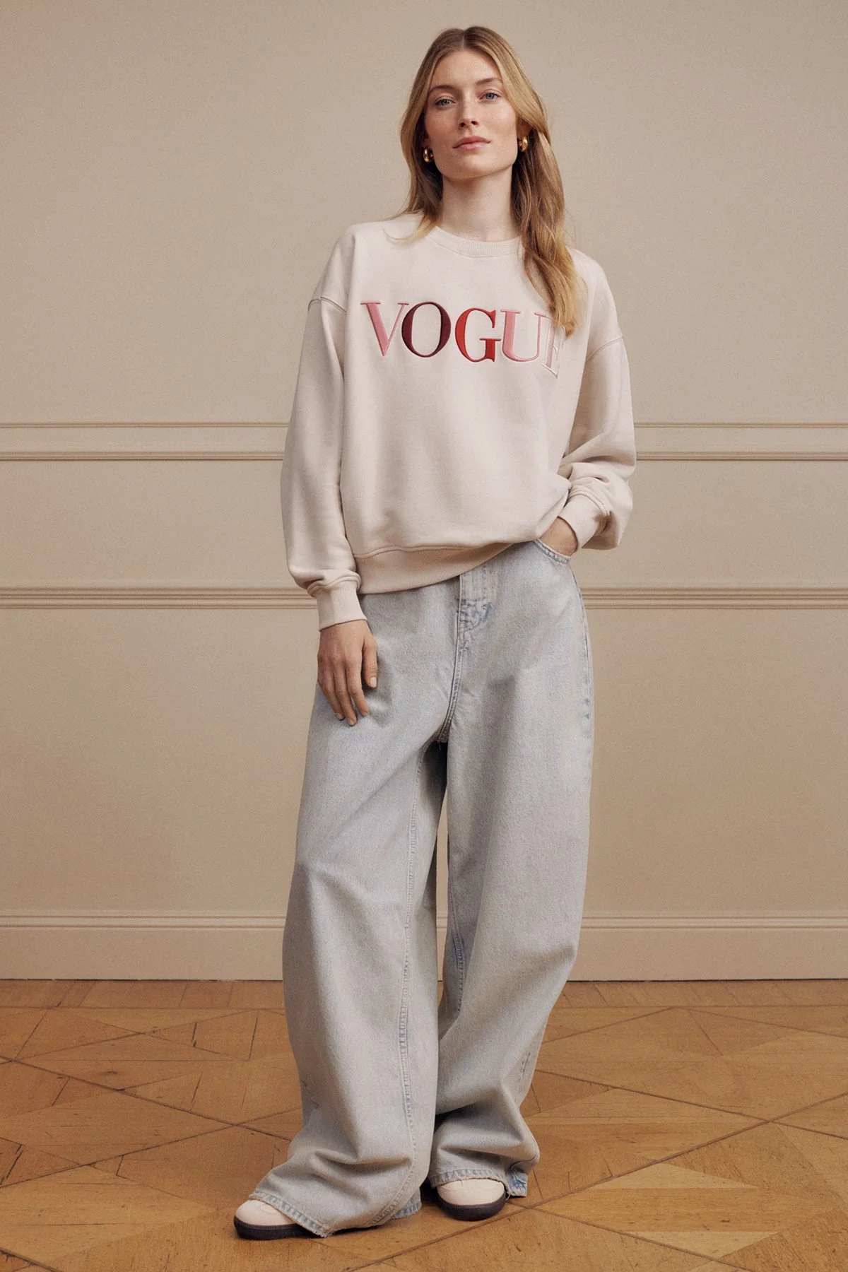 VOGUE Sweatshirt Ecru Embroidered Colorful Logo - Image 5