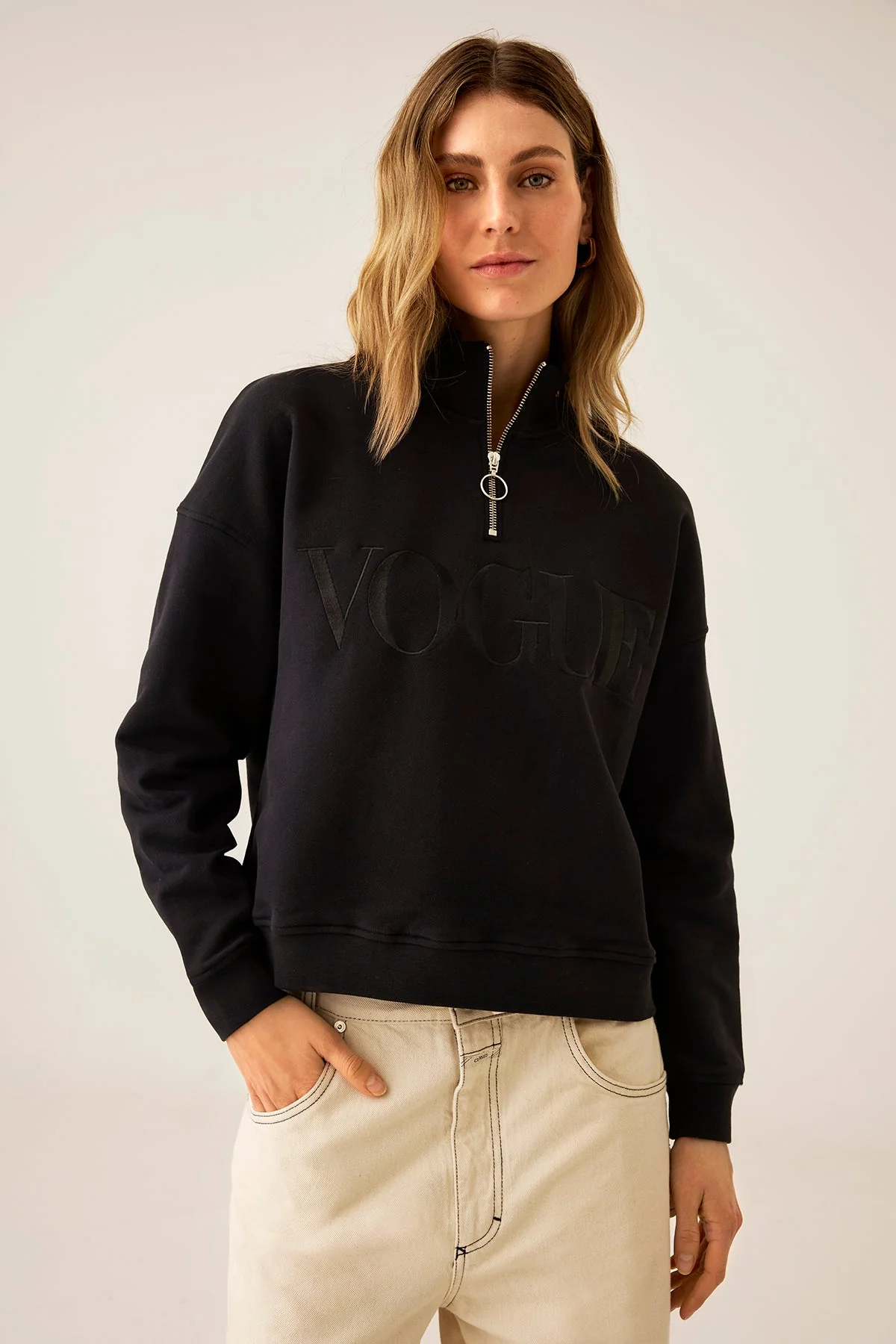 VOGUE Sweatshirt Halfzip Black Embroidered Logo - Image 3