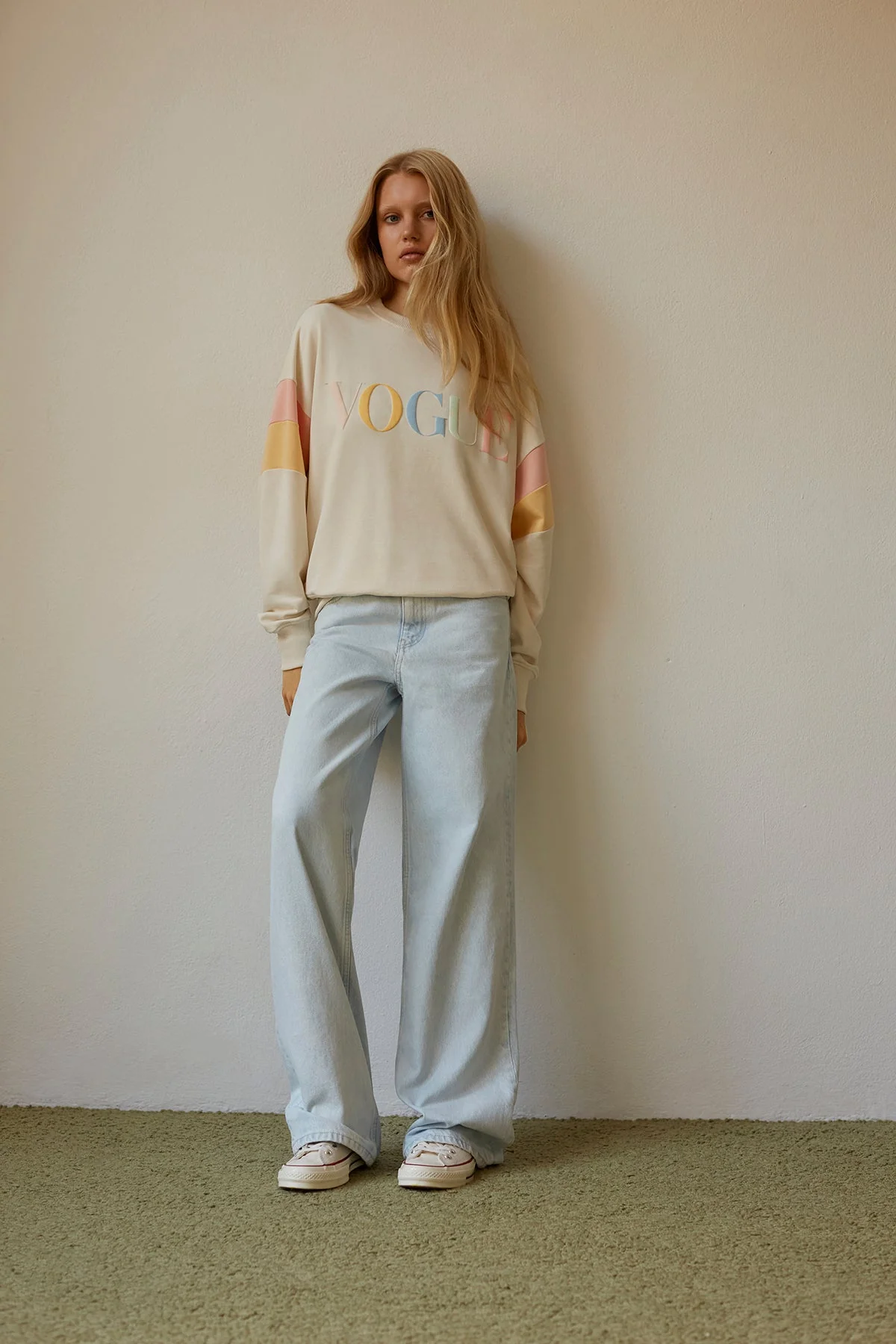 VOGUE Sweatshirt Ivory Embroidered Colorful Logo - Image 8