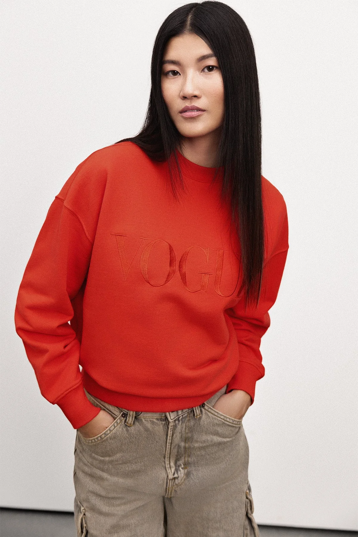 VOGUE Sweatshirt Red Embroidered Logo - Image 5