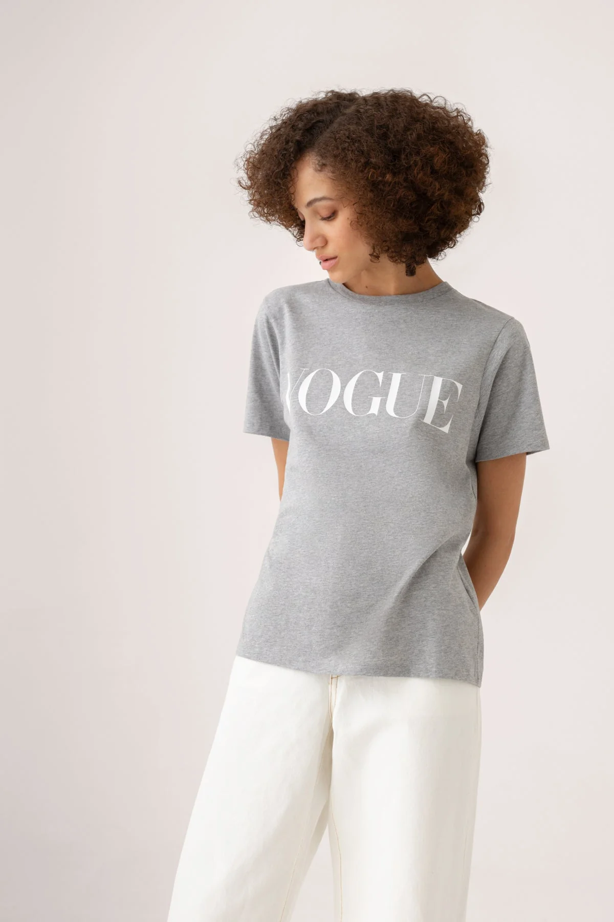 VOGUE T-Shirt Gray Logo White - Image 3