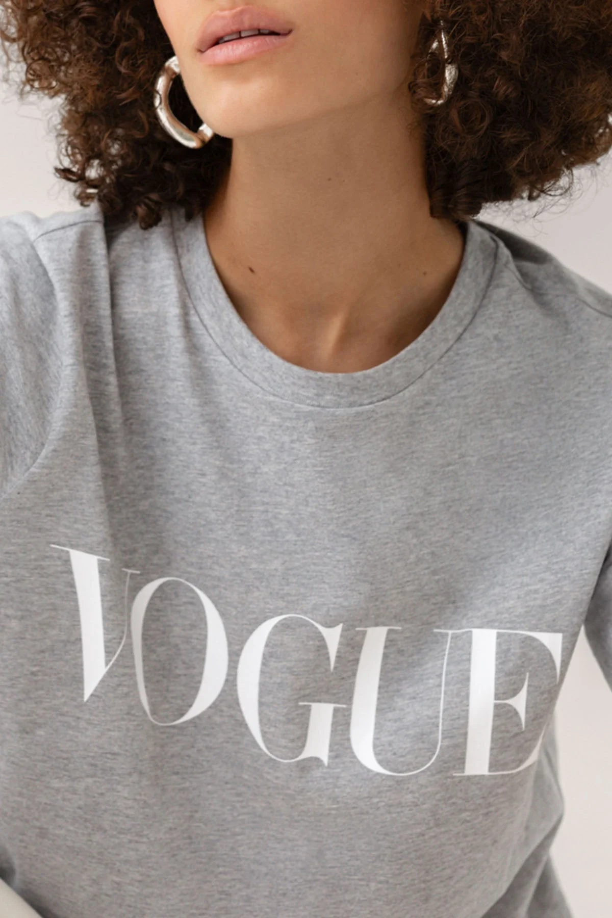 VOGUE T-Shirt Gray Logo White - Image 4