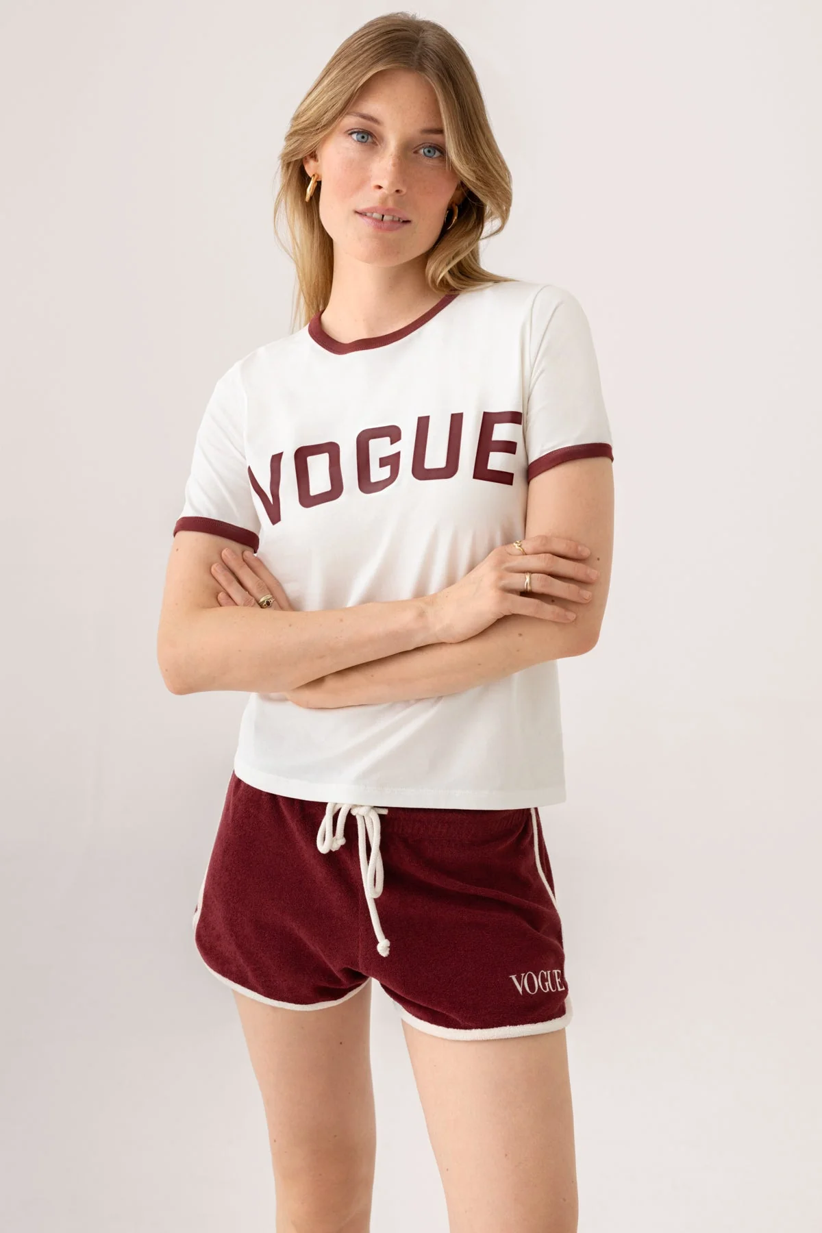 VOGUE T-Shirt White College Bordeaux Logo - Image 3