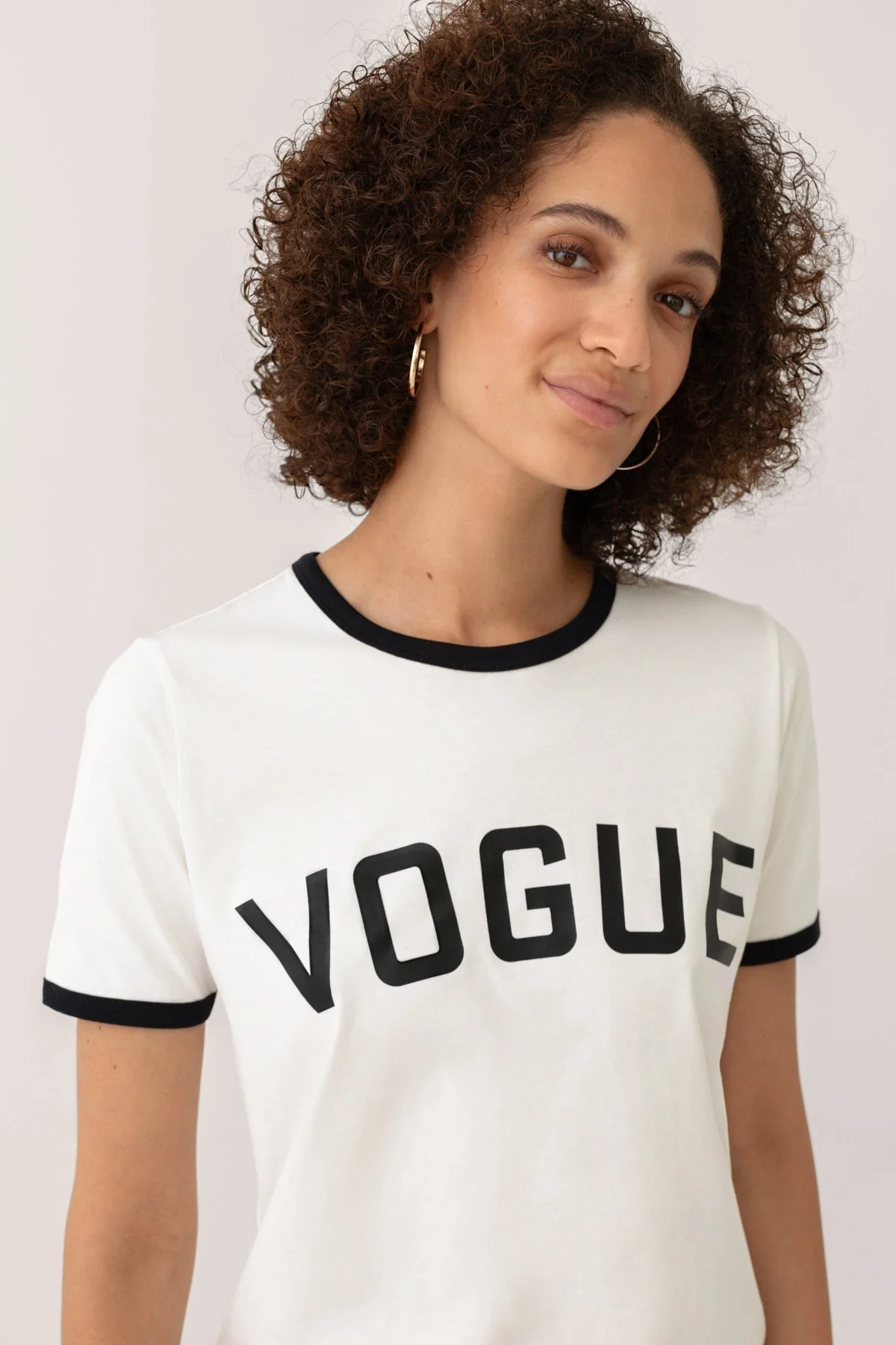 VOGUE T-Shirt White College Logo Black - Image 3