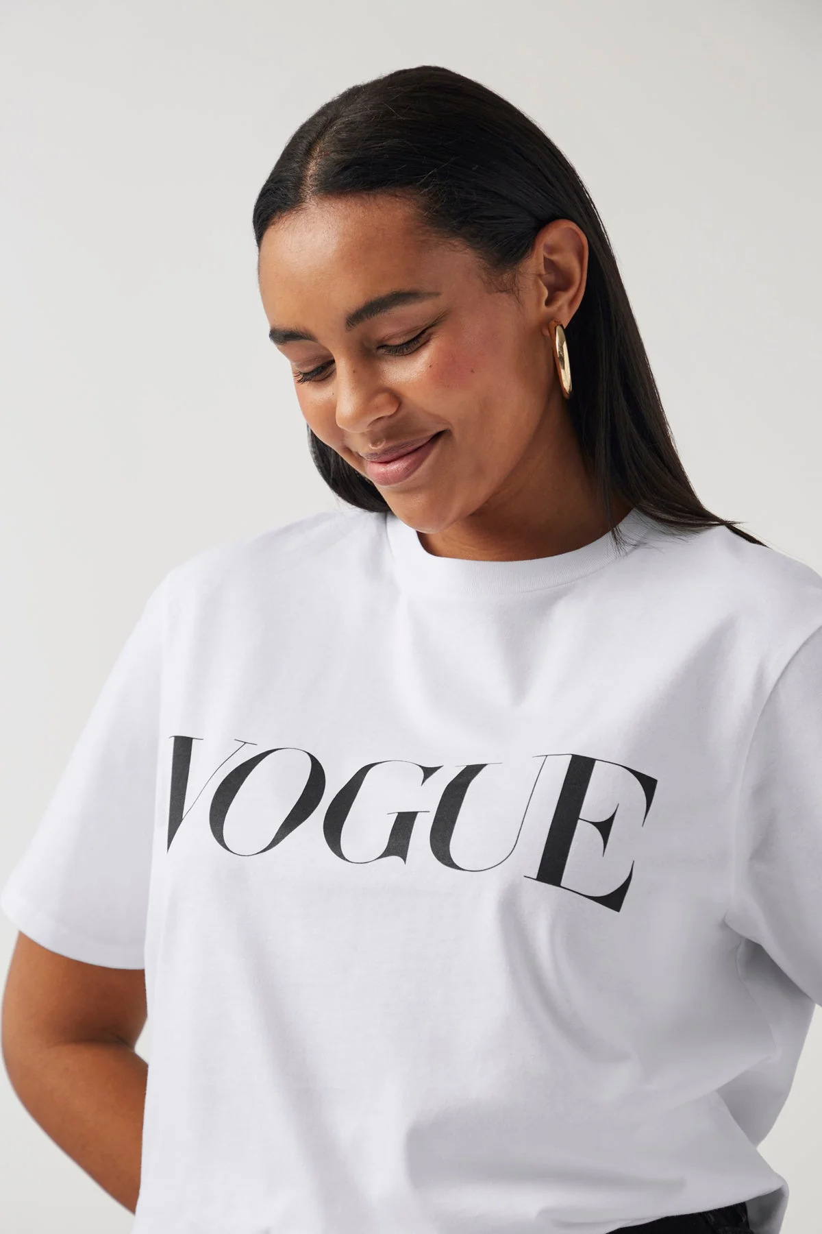 VOGUE T-Shirt White Logo Black - Image 4