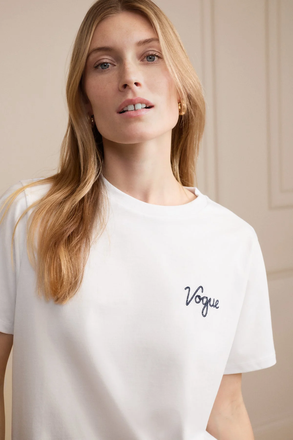 VOGUE T-Shirt White Small Embroidered Logo - Image 3